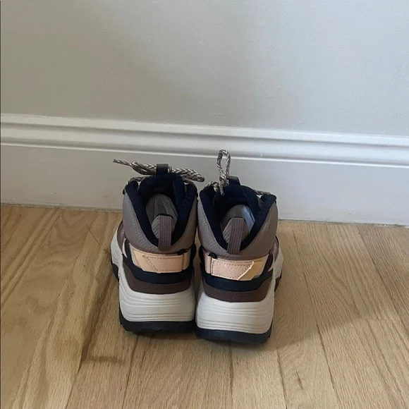 Brand New Teva Hiking Shoes - Picture 4 of 6